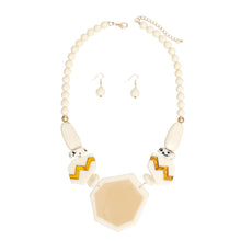 Cargar imagen en el visor de la galería, Beaded Pendant Ivory 70&#39;s Vibe Necklace for Women
