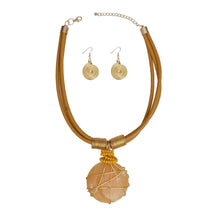 Cargar imagen en el visor de la galería, Pendant Mustard Leather Wire Wrapped Resin Necklace
