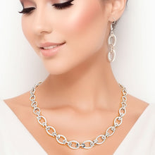 Load image into Gallery viewer, Twisted Oval Silver Metal Chain Set
