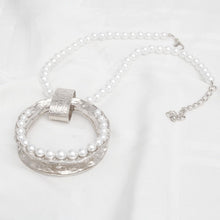 Cargar imagen en el visor de la galería, Pendant Sculpted Silver Ring White Pearl Necklace
