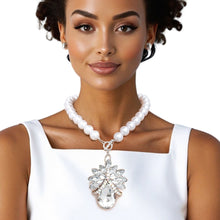 Cargar imagen en el visor de la galería, Toggle Pearl and Clear Glass Pendant Necklace
