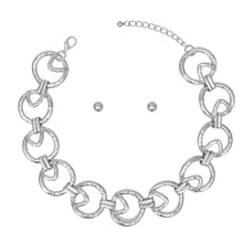 Cargar imagen en el visor de la galería, Chain Silver Edgy Sculptured Round Link Necklace
