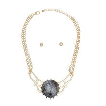 Cargar imagen en el visor de la galería, Collar Black Resin Dome Gold Chain Necklace Women
