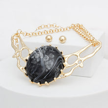 Cargar imagen en el visor de la galería, Collar Black Resin Dome Gold Chain Necklace Women
