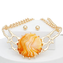 Cargar imagen en el visor de la galería, Collar Orange Resin Dome Gold Chain Necklace Women
