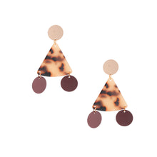 Cargar imagen en el visor de la galería, Triangle Tortoiseshell Earrings
