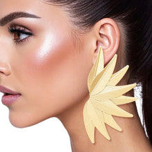 Cargar imagen en el visor de la galería, Studs Large Gold Fanned Tropical Leaves Earrings

