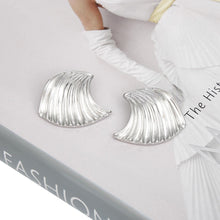 Cargar imagen en el visor de la galería, Studs Silver Ocean Wave Earrings for Women
