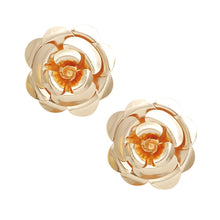 Cargar imagen en el visor de la galería, Studs Large Golden Bloom Lifelike Flower Earrings

