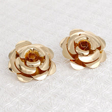 Cargar imagen en el visor de la galería, Studs Large Golden Bloom Lifelike Flower Earrings
