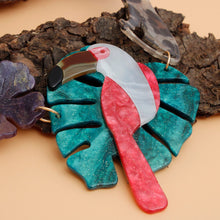 Load image into Gallery viewer, Linked Tropical Jungle Island Glamour Necklace
