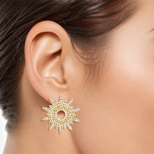Cargar imagen en el visor de la galería, Stud Celestial Star Gold Earrings for Women
