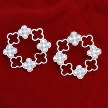Cargar imagen en el visor de la galería, Stud Silver Clover Wreath Pearl Earrings for Women
