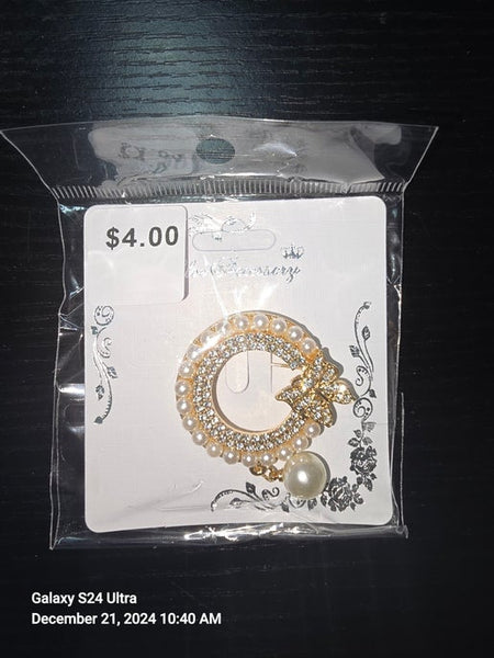 1466 - gold pearl butterfly pin