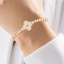 Cargar imagen en el visor de la galería, Tennis Bracelet Gold Pave Quatrefoil Clover Women

