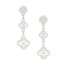 Cargar imagen en el visor de la galería, Dangle Silver Graduated Quatrefoil Clover Earrings
