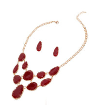 Cargar imagen en el visor de la galería, Burgundy Short Necklace Irregular Resin Teardrop inset
