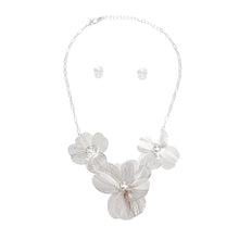 Cargar imagen en el visor de la galería, Collar Silver Metal Petal 3D Flower Necklace Women
