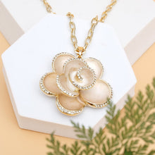 Cargar imagen en el visor de la galería, Pendant Cream 3D Rose Gold Chain Set for Women
