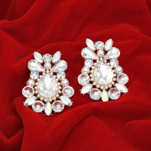 Cargar imagen en el visor de la galería, Studs Exquisite Gold Crystal Pearl Earrings
