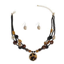 Cargar imagen en el visor de la galería, Pendant Leopard Wood and Stone Bead Necklace
