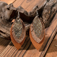 Cargar imagen en el visor de la galería, PU Leather Drop Earrings

