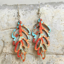 Cargar imagen en el visor de la galería, Leaf Shape Wooden Dangle Earrings
