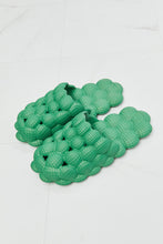 Cargar imagen en el visor de la galería, NOOK JOI Laid Back Bubble Slides in Green
