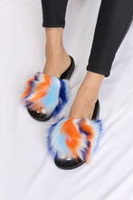 Cargar imagen en el visor de la galería, Forever Link Plush Open-Toe Sandals
