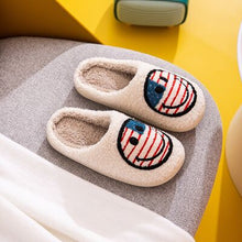 Cargar imagen en el visor de la galería, Melody Smiley Face Slippers
