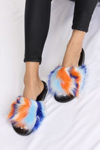 Cargar imagen en el visor de la galería, Forever Link Plush Open-Toe Sandals
