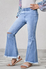 Cargar imagen en el visor de la galería, Girls Distressed Frayed Trim Flare Jeans
