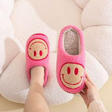 Cargar imagen en el visor de la galería, Melody Smiley Face Slippers
