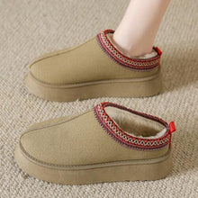 Cargar imagen en el visor de la galería, Faux Fur Center-Seam Slippers
