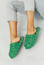 Cargar imagen en el visor de la galería, NOOK JOI Laid Back Bubble Slides in Green
