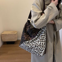 Load image into Gallery viewer, Leopard Contrast Adjustable Strap Shoulder Bag
