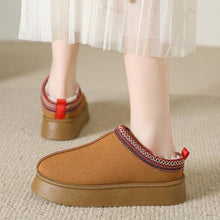 Cargar imagen en el visor de la galería, Faux Fur Center-Seam Slippers
