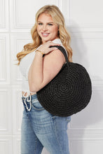 Cargar imagen en el visor de la galería, Justin Taylor Beach Date Straw Rattan Handbag in Black
