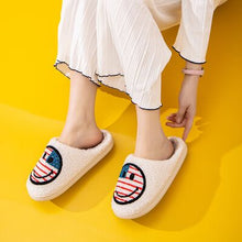 Cargar imagen en el visor de la galería, Melody Smiley Face Slippers
