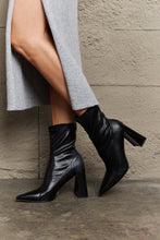 Cargar imagen en el visor de la galería, Weeboo Stacy Block Heel Sock Boots

