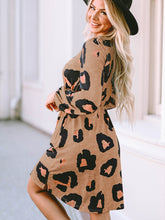 Cargar imagen en el visor de la galería, Printed Round Neck Long Sleeve Button-Up Dress
