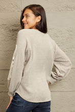 Cargar imagen en el visor de la galería, Sew In Love Full Size Lace Patch Detail Sweater
