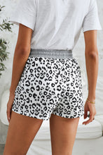Load image into Gallery viewer, Leopard Print Drawstring Waist Shorts with Pockets
