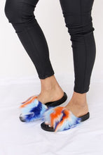 Cargar imagen en el visor de la galería, Forever Link Plush Open-Toe Sandals

