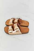 Cargar imagen en el visor de la galería, MMShoes Best Life Double-Banded Slide Sandal in Gold
