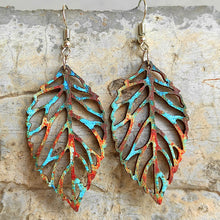 Cargar imagen en el visor de la galería, Leaf Shape Wooden Dangle Earrings
