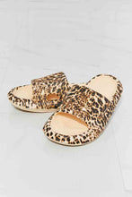 Load image into Gallery viewer, MMShoes Arms Around Me Open Toe Slide in Leopard
