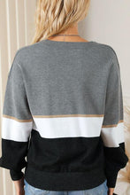 Cargar imagen en el visor de la galería, Striped V-Neck Long Sleeve Sweater
