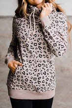 Cargar imagen en el visor de la galería, Leopard Print Long Sleeve Hoodie

