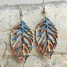 Cargar imagen en el visor de la galería, Leaf Shape Wooden Dangle Earrings
